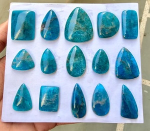 พลอยอะพาไทต์สีฟ้าธรรมชาติทรงหลังเบี้ยพร้อมใบรับรองจากผู้ตรวจสอบอิสระ - Product Image 3