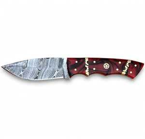 Couteau de camping à lame fixe en acier Damas artisanal avec manche en résine rouge tourbillonnante, entretoises en laiton et mosaïque - Product Image 5