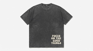 เสื้อยืดผ้าฝ้ายผู้ชายแขนสั้นคอกลมทรงปกติพิมพ์ลายตัวอักษรเน้นสิ่งดีๆ สไตล์ลำลอง - Product Image 2