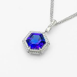 Collar de Lujo de Oro Blanco de 14K con Tanzanita en Forma Hexagonal de 8.90ct, Adornado con un Brillante Diamante Cultivado en Laboratorio, Colgante para Boda - Product Image 6