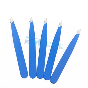 Pinza para cejas RMI Silver personalizada, color azul mate con recubrimiento en polvo y punta combinada. - Product Image 3