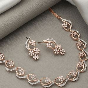 Nouveau Collier Européen Américain à Col Ouvert, Motif Floral, en Cuivre et Zircon, Plaqué Or 18K, pour Robe de Soirée de Luxe - Product Image 1