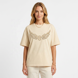Camiseta Oversize para Hombre con Alas en Relieve y Logotipo R en el Frente, Manga Corta, Casual, Tejida, Cuello Redondo, Beige - Product Image 5