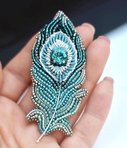 Broche de Cristal Hecho a Mano con Cuentas Bordadas para Abrigo, Bufanda, Sombrero y Bolso - Product Image 4