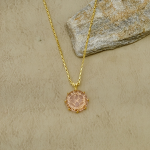 Pendentif sculpté en morganite - Collier solitaire rond en pierre précieuse - Bijou artisanal - Cadeau d'anniversaire pour elle - Product Image 2