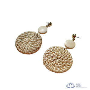 Boucles d'oreilles créoles en bois faites à la main, forme goutte d'eau, élégantes et tendance, parfaites pour les soirées, pour femmes - Meilleures ventes - Product Image 1