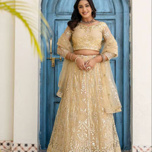 Conjunto de Lehenga Choli de red con diseño de mariposa, estilo étnico indio, para bodas, con lentejuelas, bordado de cordón y dupatta de red. - Product Image 1