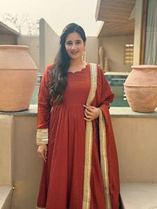 Ensemble Anarkali pour femme, tissé uni, manches longues, avec dupatta brodé, tenue indo-occidentale pour soirée - Product Image 3