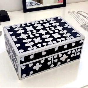 Caja de Joyería Decorativa Hecha a Mano con Diseño Marroquí de Flor de Amor con Incrustaciones de Hueso Ecológica, Decoración para Mesa del Hogar, Año Nuevo - Product Image 1