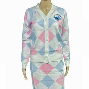 Ensemble tricoté Argyle 2 pièces pour femmes Jack and Jill : Cardigan boutonné col en V et jupe crayon assortie, personnalisable avec logo, vente en gros - Product Image 4