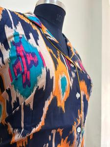 Chemisier en satin floral noir élégant pour femmes avec manches longues boutonné Noir Blossom Silk-Feel Top Sexy ODM Garden Print Shirt - Product Image 3