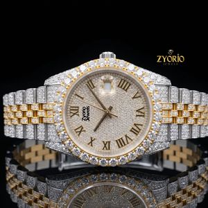 Reloj de Lujo con Incrustaciones de Moissanita para Hombre, Personalizado en Dos Tonos de Oro, Acero Inoxidable, con Diamantes y Números Romanos - Product Image 1