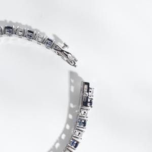 Bracelet tennis en moissanite bleue à couleurs alternées pour femmes, bijoux minimalistes en argent 925, prix de gros. - Product Image 5