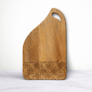 Planche à découper contemporaine en bois d'acacia avec poignée inclinée, motif géométrique, durable, sans danger pour les aliments, planche de service - Product Image 1