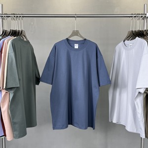 เสื้อยืดผู้ชายผ้าฝ้ายออร์แกนิค 100% น้ำหนัก 220 กรัม ทรงปกติ แบบถัก ขายส่ง เสื้อกีฬาลำลอง ลายตัวอักษรเรียบๆ ระบายอากาศได้ดี แห้งเร็ว - Product Image 3