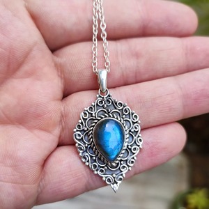 Collier pendentif en argent sterling fait main avec labradorite, serti clos, pierre précieuse naturelle, bijoux bohèmes unisexe, février - Product Image 1