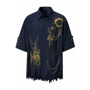 Chemise gothique pour homme à manches courtes, coupe oversize, avec imprimé église, chaînes et détails déchirés, bleu foncé, en coton tissé - Product Image 2