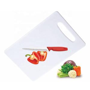 Tabla de cortar de plástico Superficie antideslizante Tabla de cortar duradera para verduras Frutas Carne y uso diario en la cocina - Product Image 2