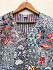 Chaqueta Acolchada de Algodón Hecha a Mano con Estampado Floral Reversible, Chaqueta Corta con Bolsillos Delanteros para Otoño - Product Image 2