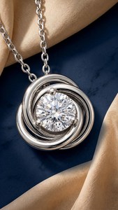 Collier élégant en or blanc 14 carats avec diamant de laboratoire de 1 carat, taille brillant rond, couleur E, pureté VVS, certifié IGI – Excellent choix - Product Image 4