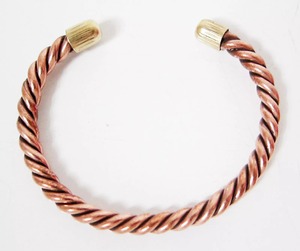 Bracelet en cuivre avec motif en relief, bijoux en métal de luxe pour hommes et femmes - Product Image 3