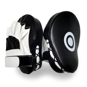 Protège-mains de kickboxing professionnels noir et blanc en PU à lacets, pliables, pour entraînement et sparring des adultes en arts martiaux - Product Image 3