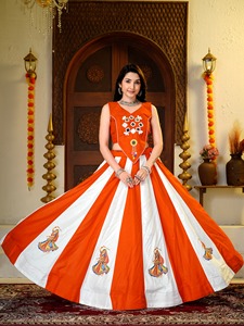 Lehenga Choli traditionnel indien pour femmes, orange et blanc rayé, brodé, robe de mariée en coton longue pour danseuses - Product Image 1