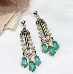 Magnifiques boucles d'oreilles longues Fusion de haute qualité, scintillantes et élégantes, pour femmes, pour un look de soirée, pour les occasions festives, tendance - Product Image 3