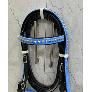 Cabezada azul cielo y negra con surcingle de PVC (BIOTHENE), frontal y paseador con tachuelas metálicas, juego de brida impermeable para caballo LLT - Product Image 3