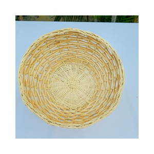 Bandejas redondas de ratán ecológicas en un tejido bicolor blanco y marrón - Product Image 3