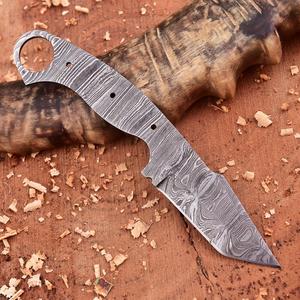 Lame de couteau Skinner en acier Damas de 8 pouces, vierge, pour la fabrication de couteaux personnalisés, en acier à haute teneur en carbone forgé à la main, lame non finie - Product Image 1