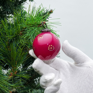 เครื่องประดับตกแต่งต้นคริสต์มาสทรงกลมลายดอกไม้สีแดงวินเทจ ทำจากแก้ว วาดลายด้วยมือ สำหรับแขวนประดับตกแต่งเทศกาล - Product Image 4