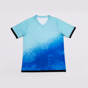 Camiseta de fútbol azul degradado de manga corta, que absorbe la humedad, unisex, para adultos, ropa de verano, corte regular, poliéster, sublimada. - Product Image 1