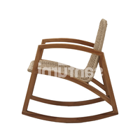 Fauteuil à bascule moderne en bois et rotin, mobilier de patio extérieur, design stable, usage domestique