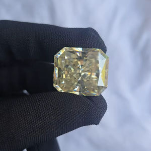 Diamante de moissanita blanco de 38.28 quilates para la fabricación de joyas - Product Image 1