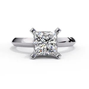 Bague solitaire en or sur mesure avec diamant de laboratoire taille princesse géométrique de 1,5 carat, tige fine et tête à quatre griffes en V - Product Image 5
