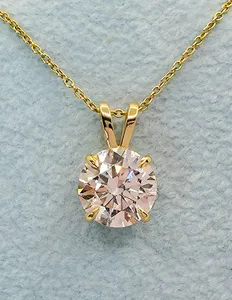 Colgante Solitario de Moissanita Redonda Brillante de 4.00 Ct G VS1, Chapado en Oro con Cadena de Plata 925 de 18 Pulgadas para Mujer - Product Image 1