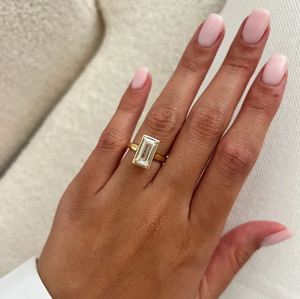 Anillo de Compromiso con Diamante Cultivado en Laboratorio de Corte Esmeralda de 1.5 CT, con Engaste de Garra, Chapado en Oro, Anillo de Boda con Piedra Preciosa para Mujer - Product Image 5