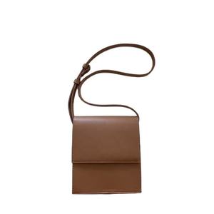 Sac bandoulière unisexe en cuir véritable avec logo personnalisé, sac à rabat pour poitrine, idéal pour l'extérieur - Product Image 1