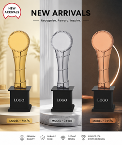 Trofeos deportivos de metal. Trofeo de metal de alta calidad con un aspecto elegante, ideal para eventos de reconocimiento y eventos anuales. - Product Image 1