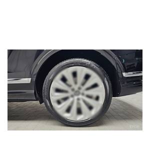 Bentley Bentayga 4.0 V8 Azure Modèle décembre 2023 33 565 km Volant à gauche Boîte de vitesses automatique Sièges en cuir Caméra arrière - Product Image 5