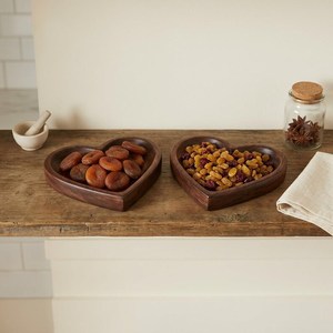 Plateaux de service en bois en forme de cœur, ensemble de vaisselle rustique réutilisable pour noix, fruits secs et collations - Product Image 4