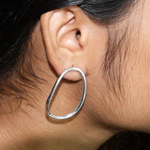Pendientes de Aro Ovalados Irregulares Minimalistas, Plata de Ley 925, Pendientes Geométricos Ovalados Hechos a Mano, Joyería Moderna y Sencilla para Mujer - Product Image 2