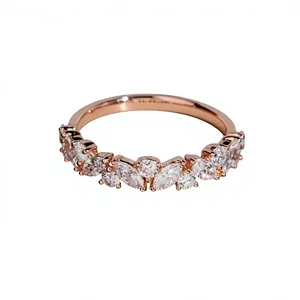 Bague de fiançailles sur mesure élégante et luxueuse en or rose 18 carats avec diamants de laboratoire marquise et ronds certifiés IGI - Product Image 3