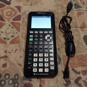 เครื่องคิดเลขกราฟิกดิจิตอล Texas Instruments TI-84 Plus CE คุณภาพสูง ใช้พลังงานแสงอาทิตย์ ตัวเครื่องพลาสติก จอแสดงผล 8 หลัก - Product Image 1