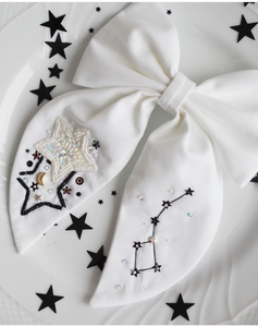 Lazos para el cabello con bordado de cuentas de árbol de Navidad y detalles de diamantes de imitación, lazos de algodón hechos a mano en India para mujeres y niñas. - Product Image 3