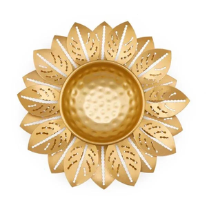 Bol décoratif en métal doré de haute qualité avec motif Diya pour fleurs flottantes, décoration de table pour Diwali et cadeau de mariage - Product Image 3