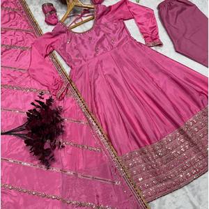 Conjuntos Modestos de Diseñador para Fiestas, Elegante Vestido con Colgante y Hermoso Dupatta - Product Image 5