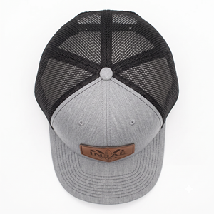 Gorra Trucker Personalizada OEM con Parche de Cuero Grabado con Logotipo, Color Gris Jaspeado, Parte Trasera de Malla Negra, 6 Paneles, Estructurada, Visera Curva, Cierre a Presión, para Hombre - Product Image 4