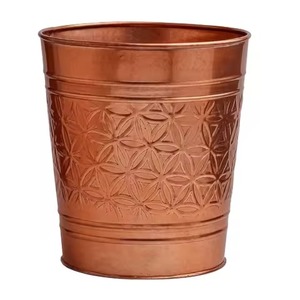 Cubo de Almacenamiento Metálico Cilíndrico Negro con Patrón Geométrico, Cubo de Basura Decorativo para Interiores y Exteriores, Estilo Clásico con Parte Superior Abierta - Product Image 4